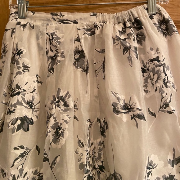 Chicwish Dresses & Skirts - Flowered patterned skirt